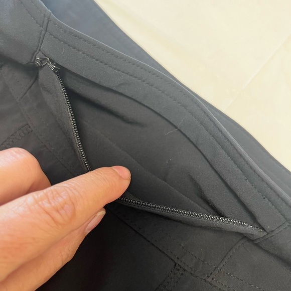 Athleta Skirt Black Built In Shorts Zipper Side size 6. - Picture 3 of 15